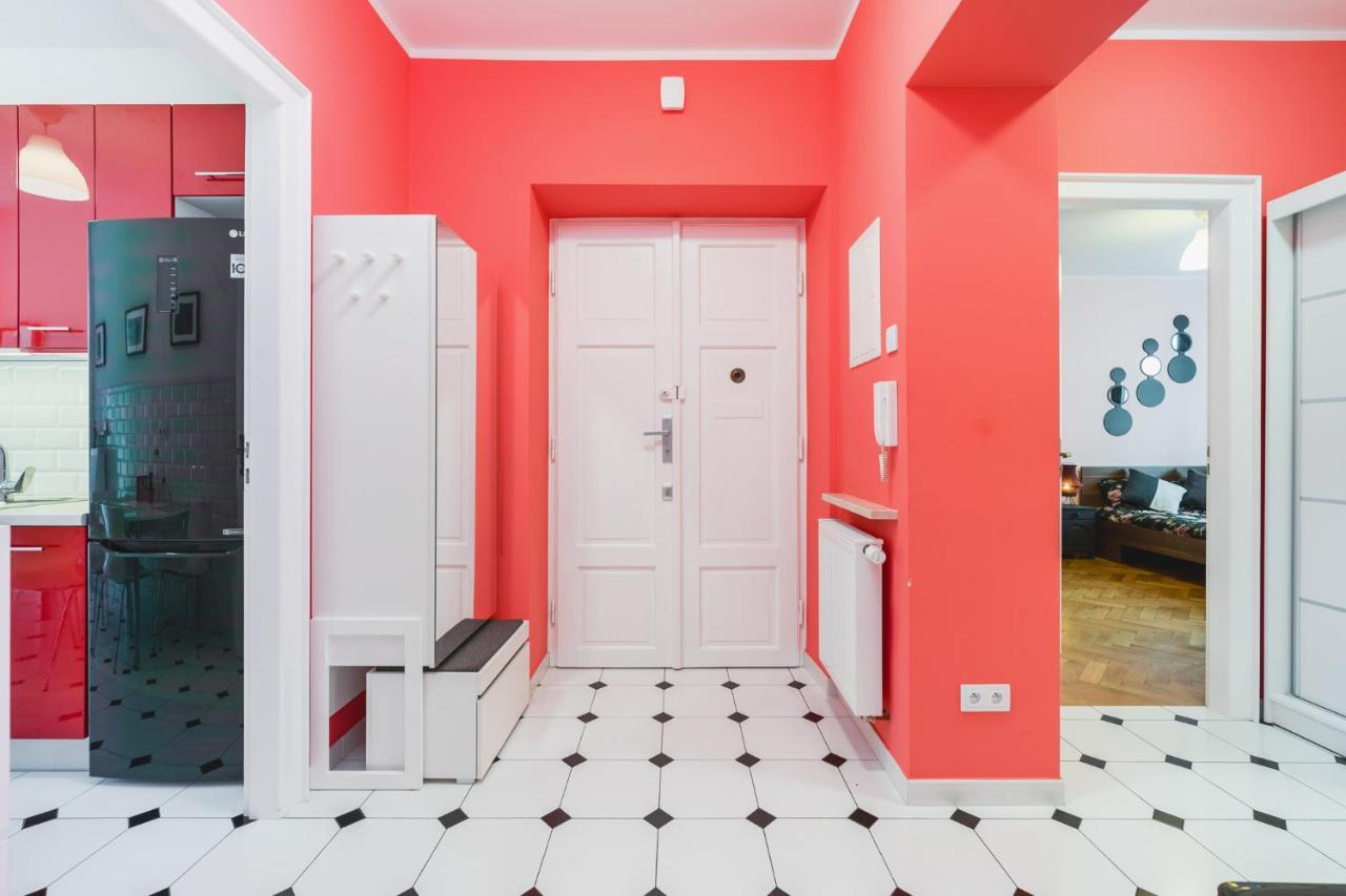 Modern Urban Escape - Old Town Apartment - By Upstairs Krasków Exterior foto