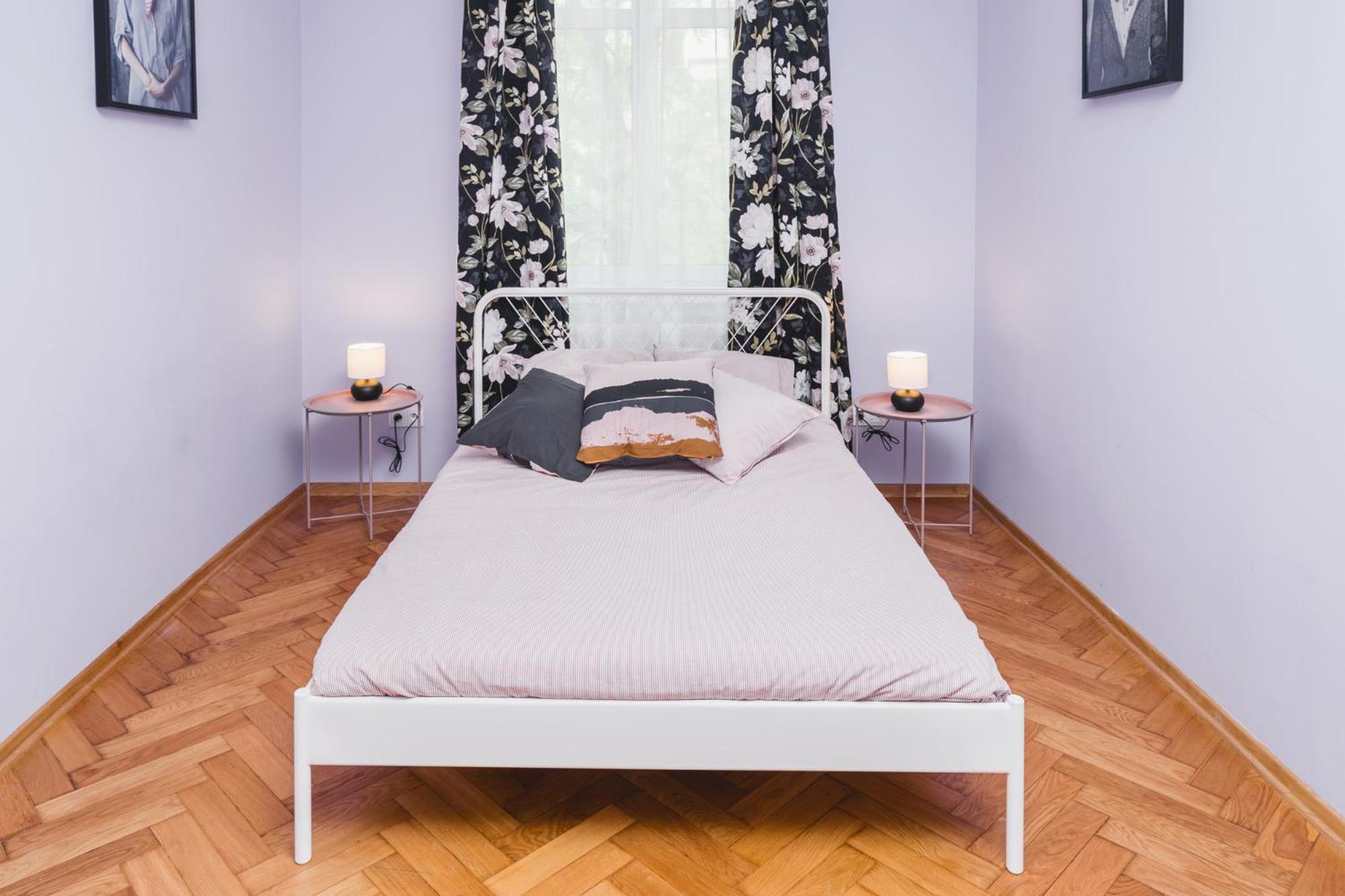 Modern Urban Escape - Old Town Apartment - By Upstairs Krasków Exterior foto