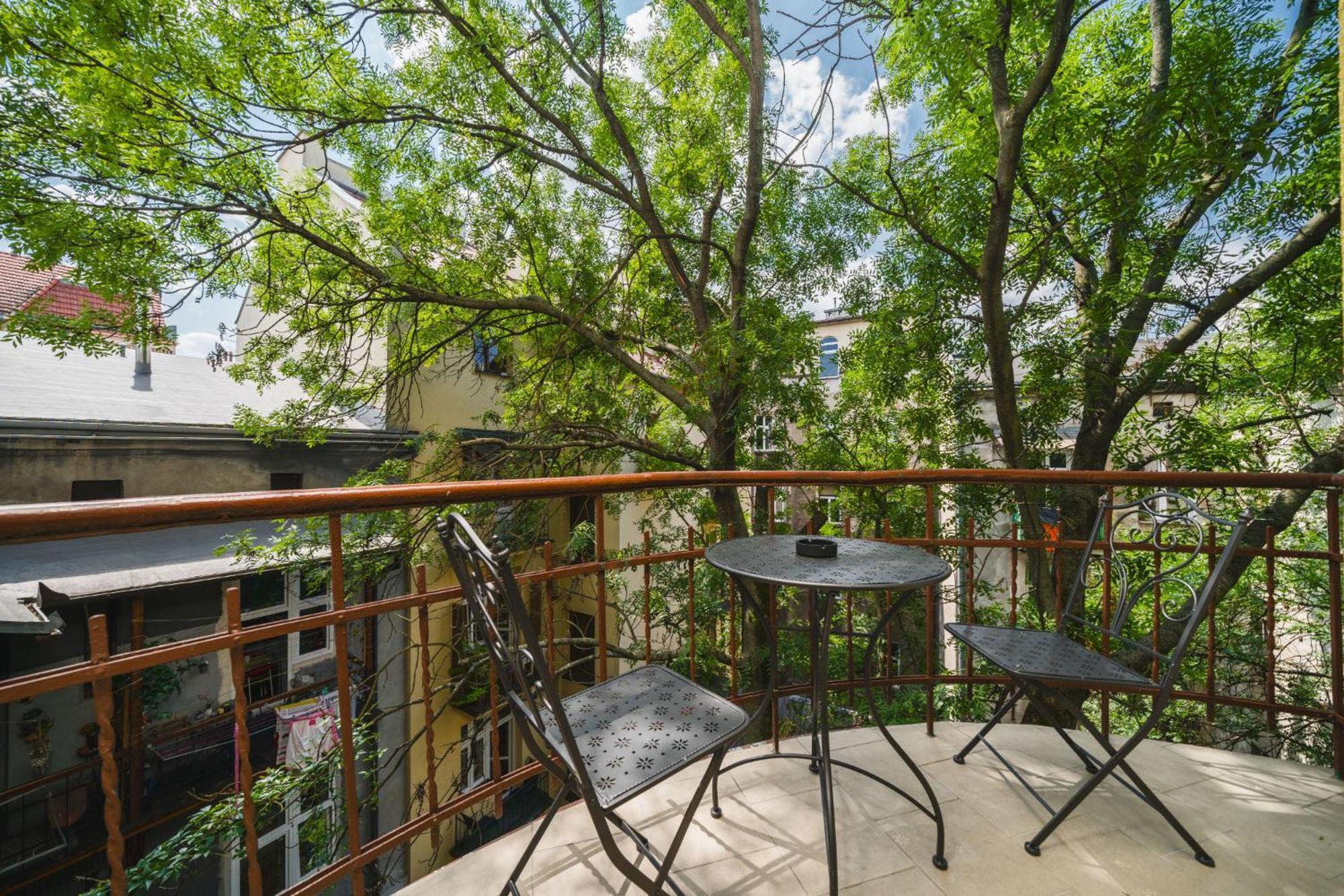 Modern Urban Escape - Old Town Apartment - By Upstairs Krasków Exterior foto