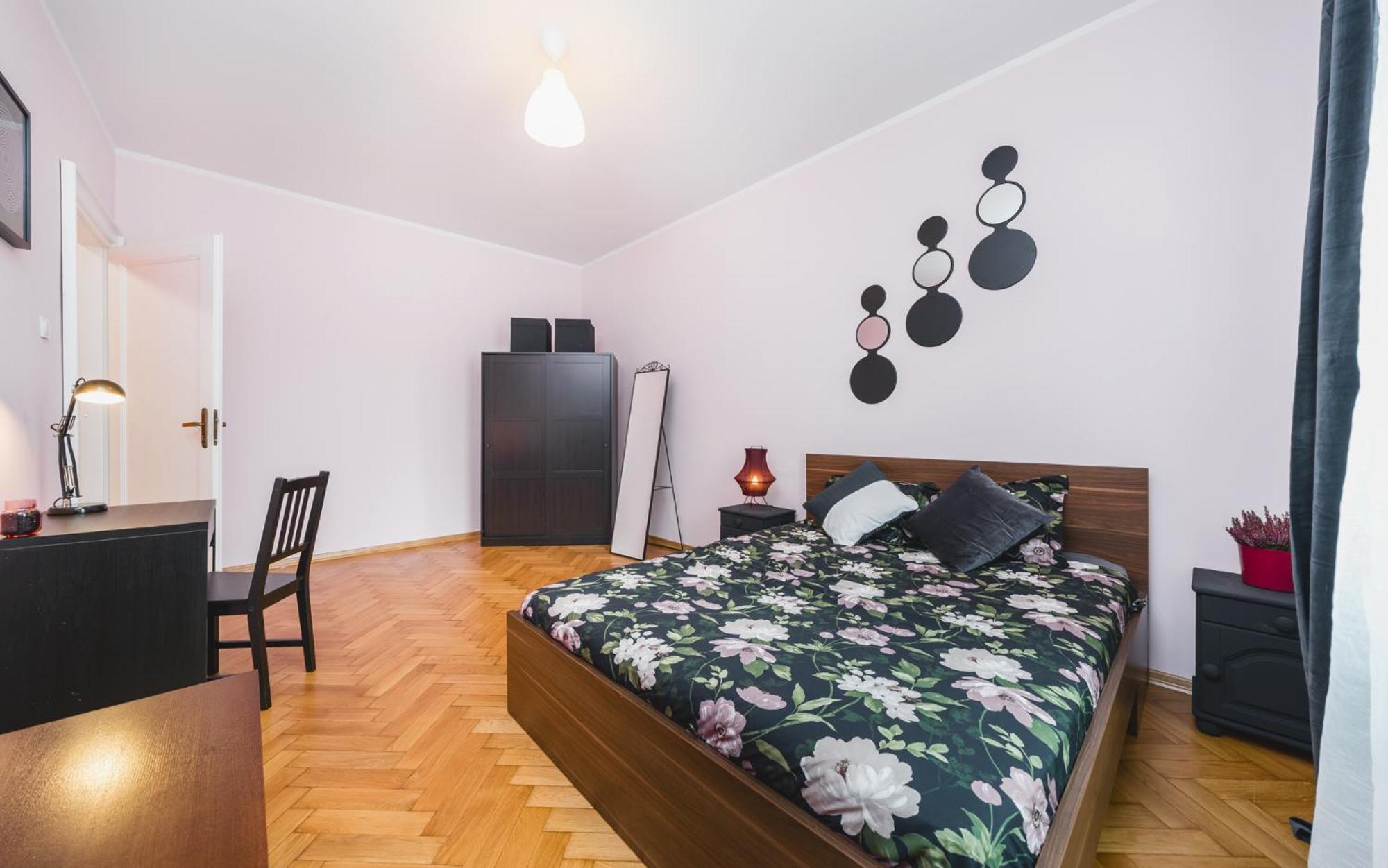 Modern Urban Escape - Old Town Apartment - By Upstairs Krasków Exterior foto