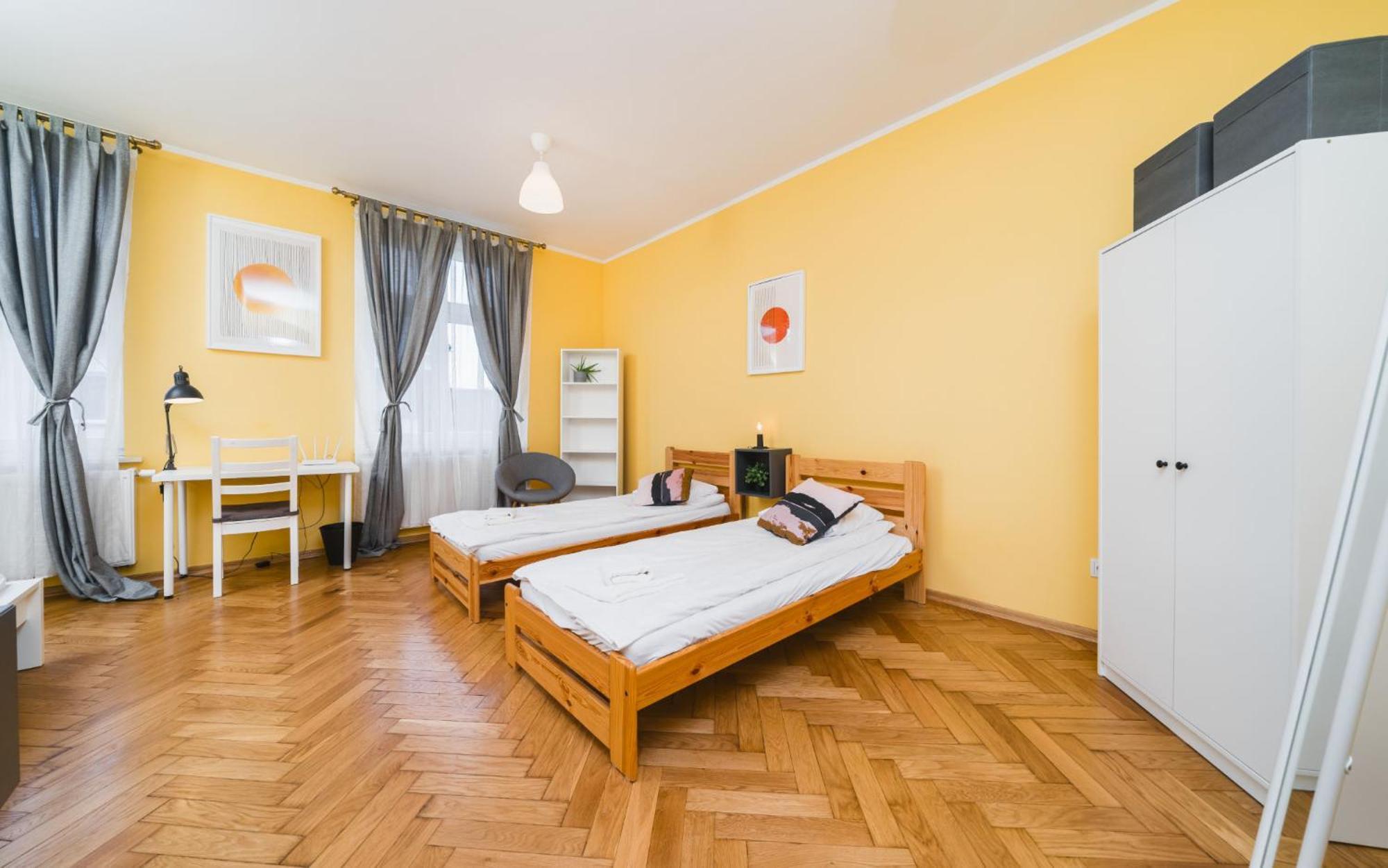 Modern Urban Escape - Old Town Apartment - By Upstairs Krasków Exterior foto