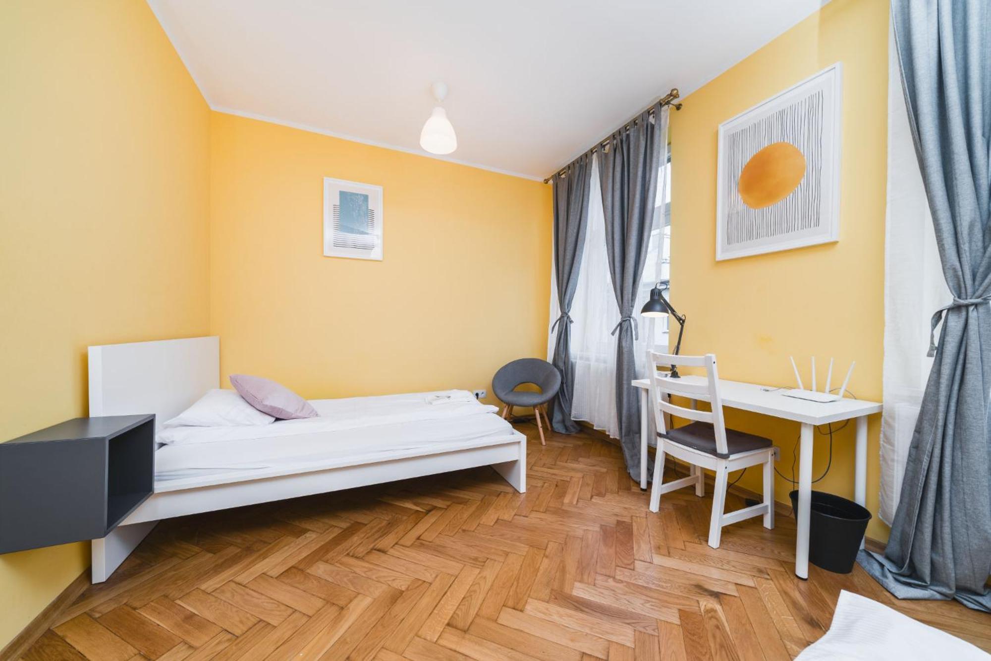 Modern Urban Escape - Old Town Apartment - By Upstairs Krasków Exterior foto